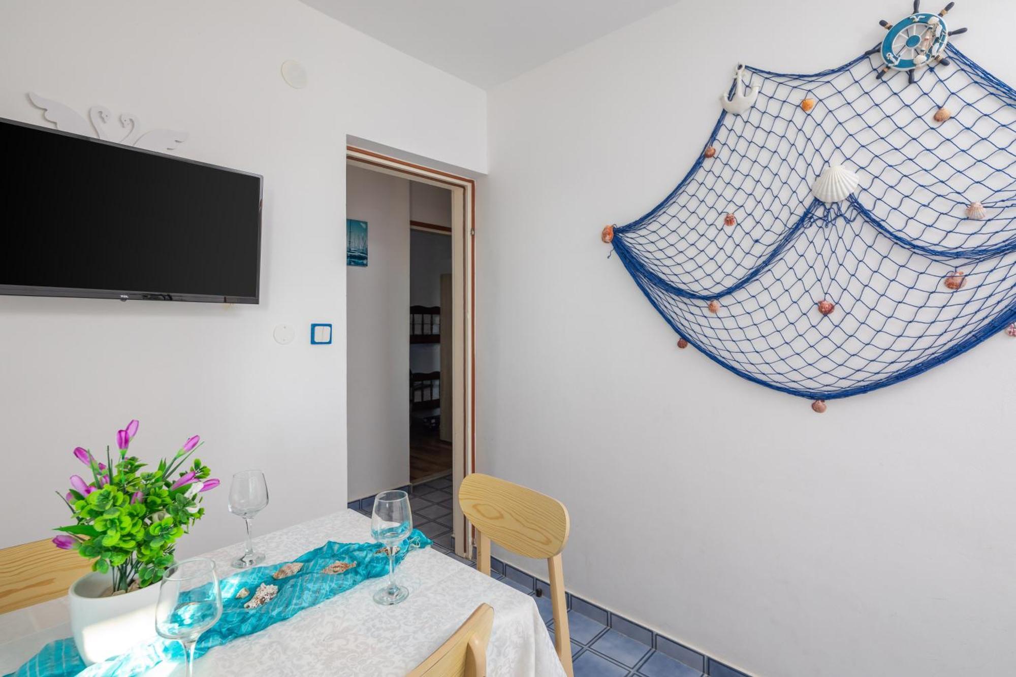 Urban Edge - Beach Apartments Omiš Extérieur photo