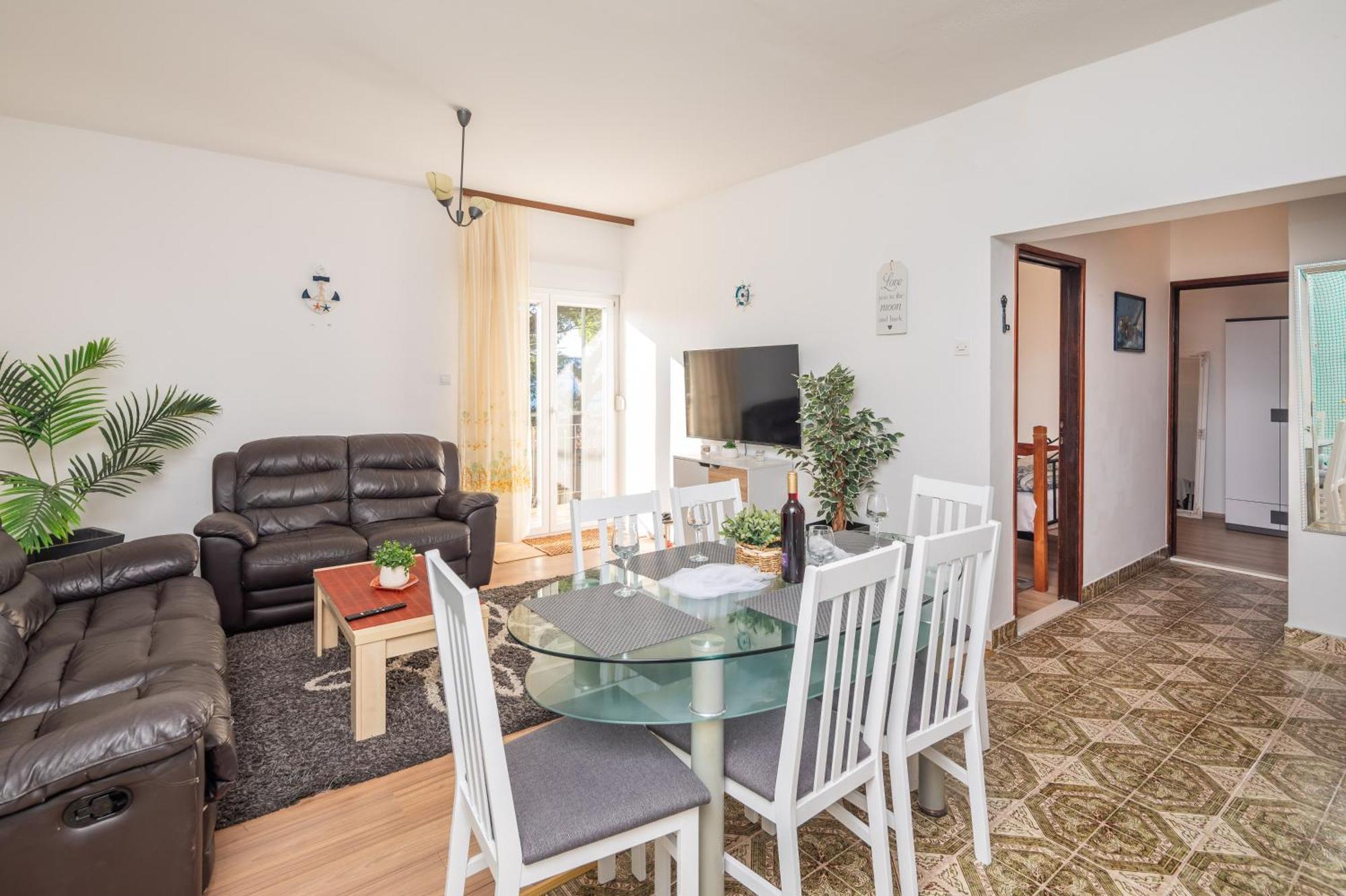 Urban Edge - Beach Apartments Omiš Extérieur photo
