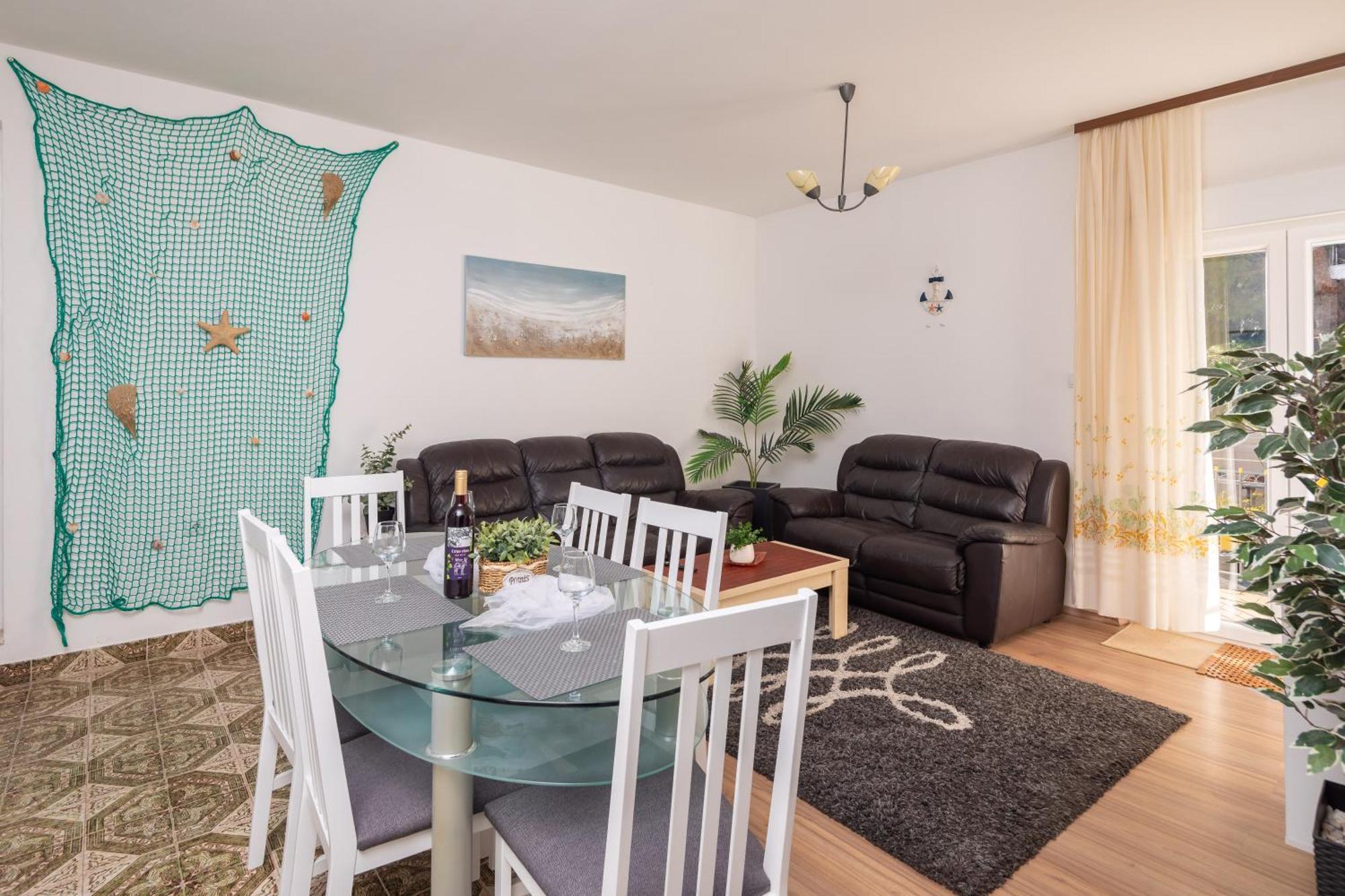 Urban Edge - Beach Apartments Omiš Extérieur photo