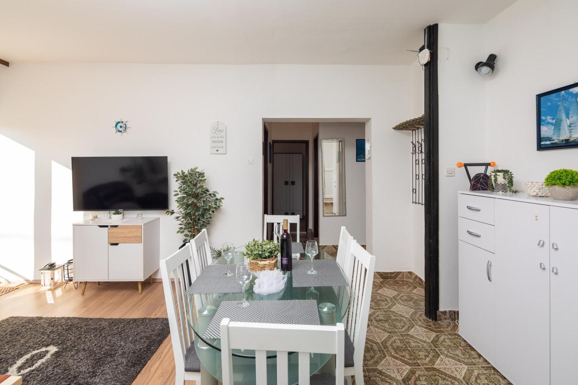 Urban Edge - Beach Apartments Omiš Extérieur photo