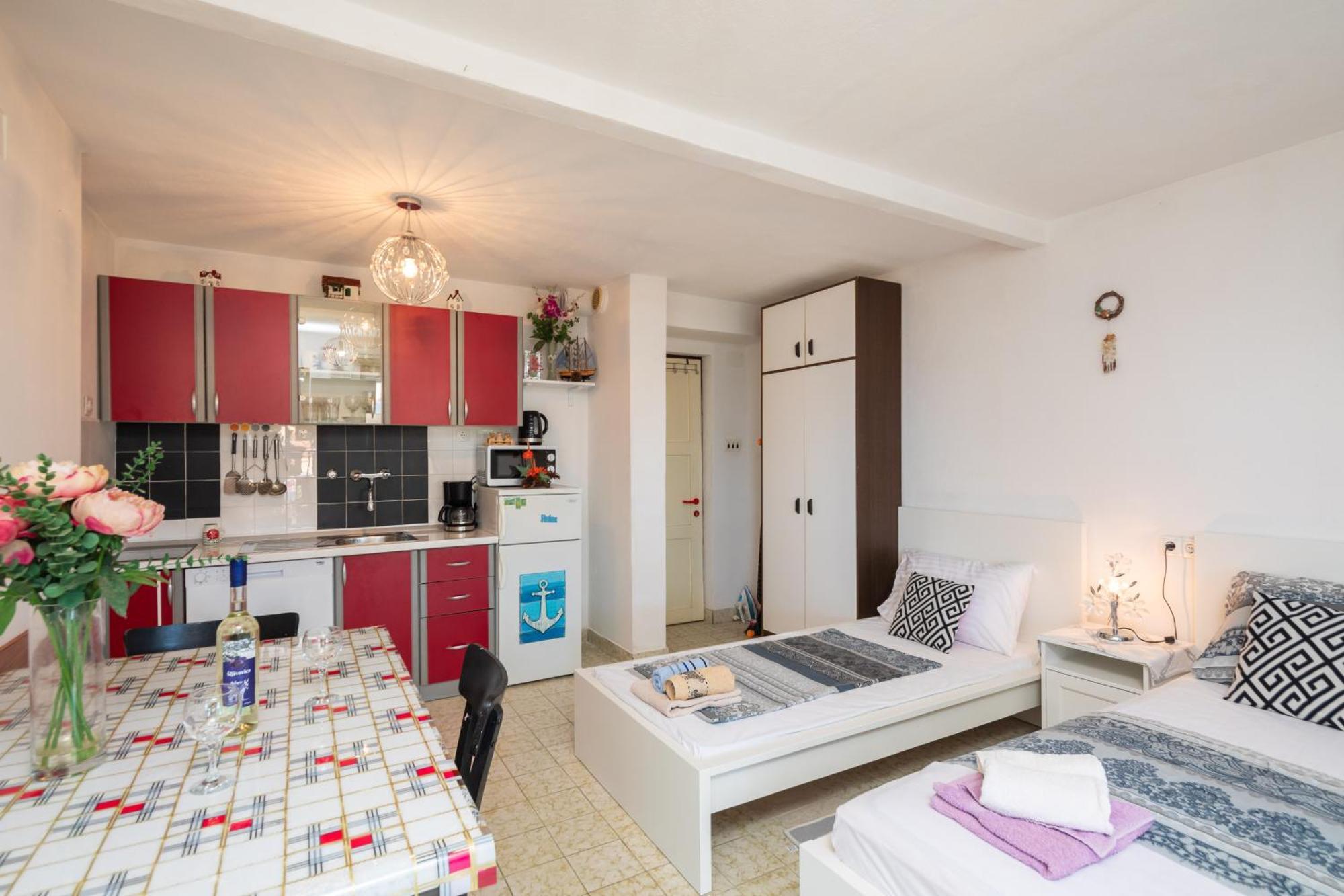 Urban Edge - Beach Apartments Omiš Extérieur photo