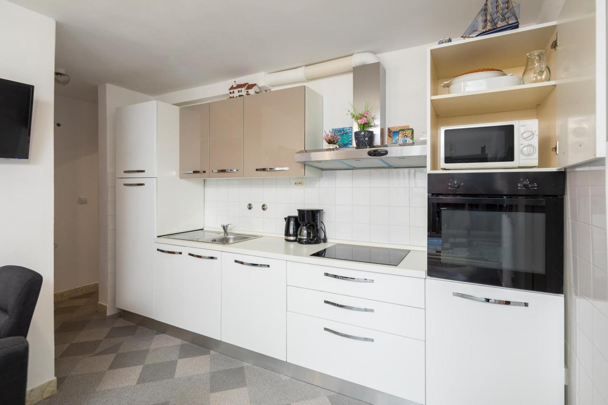 Urban Edge - Beach Apartments Omiš Extérieur photo