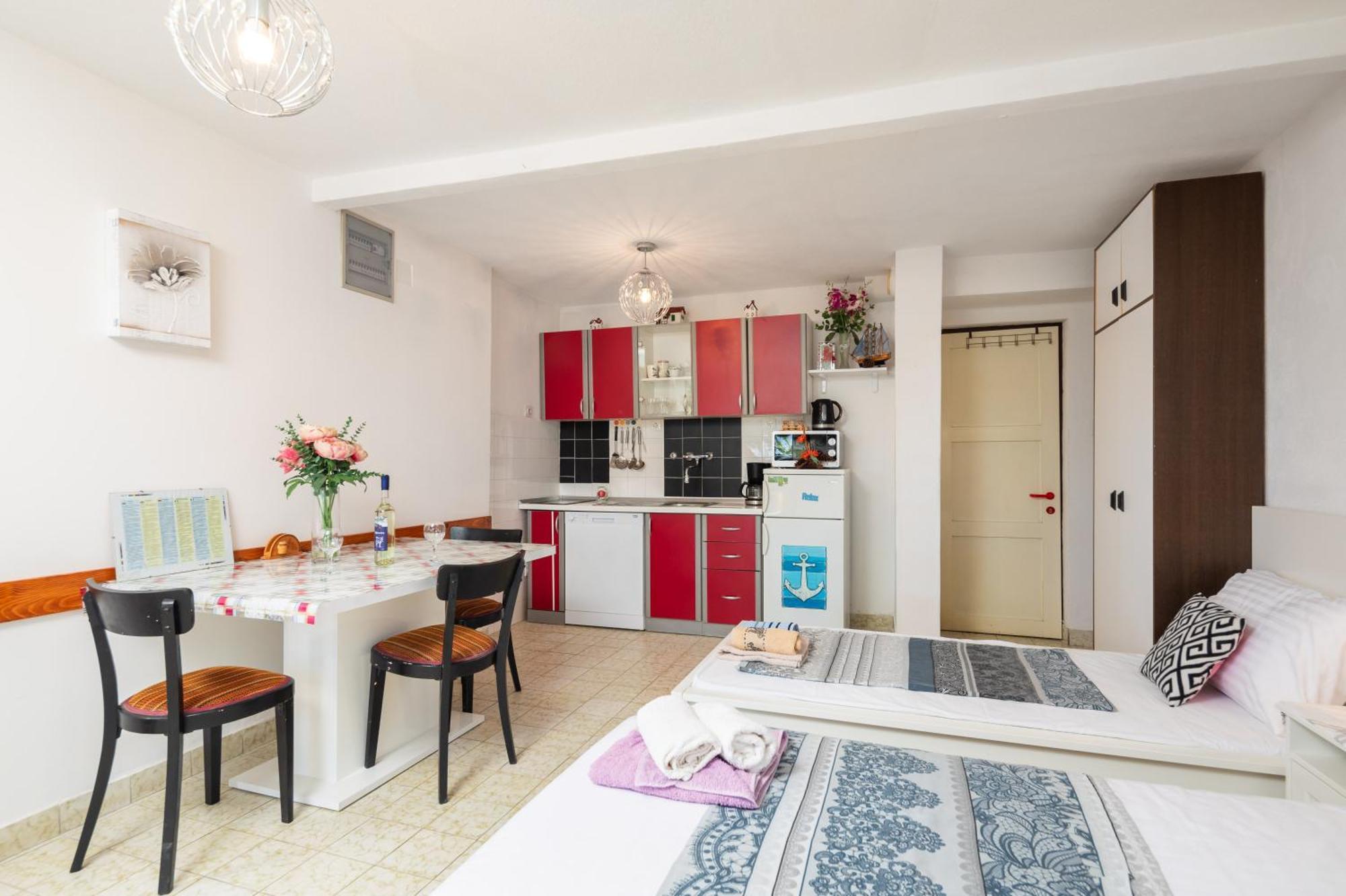 Urban Edge - Beach Apartments Omiš Extérieur photo