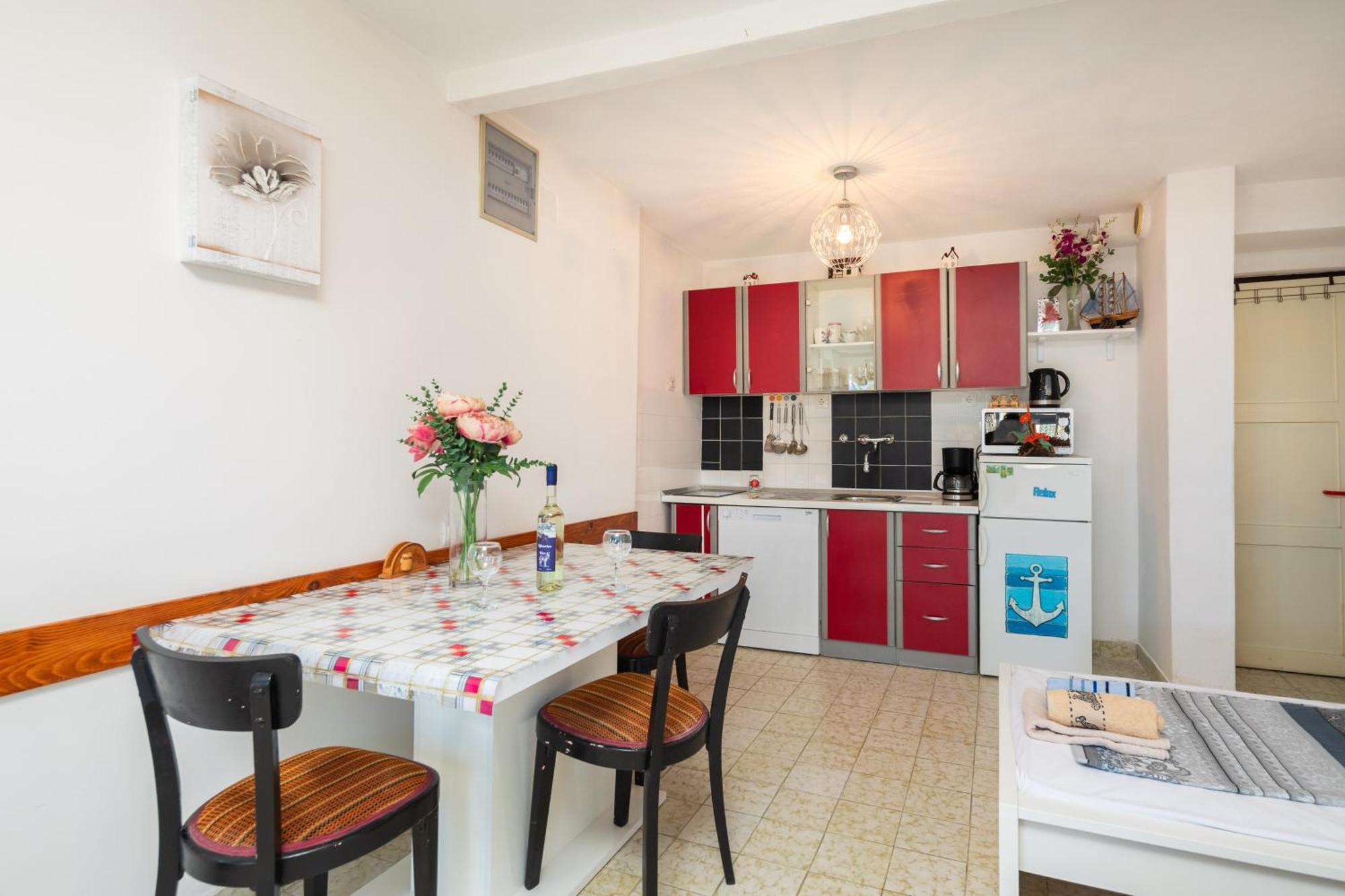 Urban Edge - Beach Apartments Omiš Extérieur photo