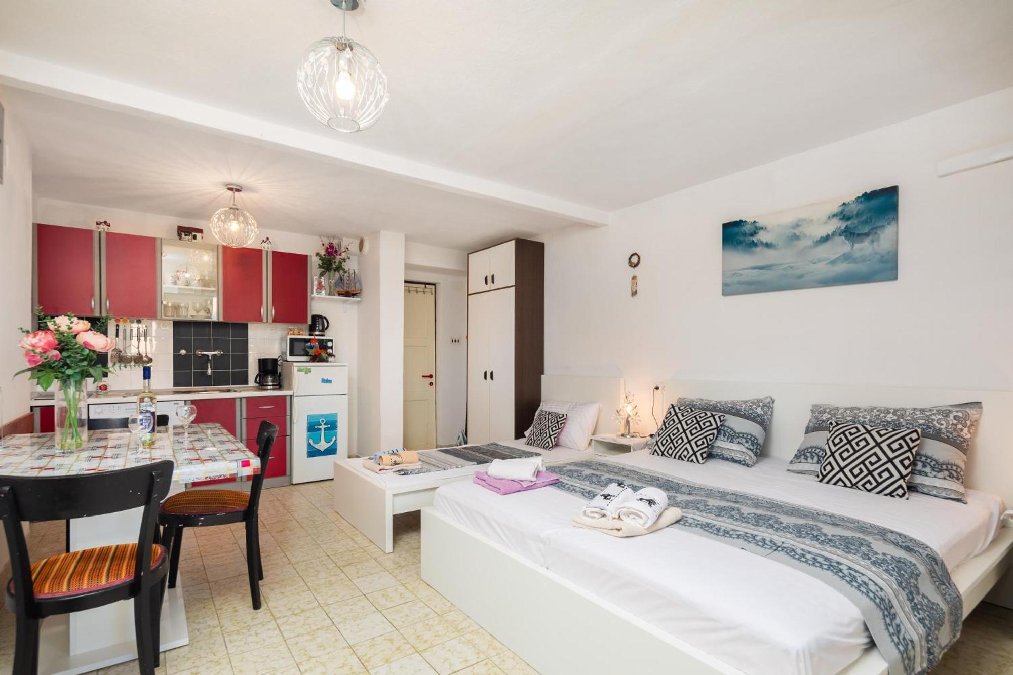Urban Edge - Beach Apartments Omiš Extérieur photo