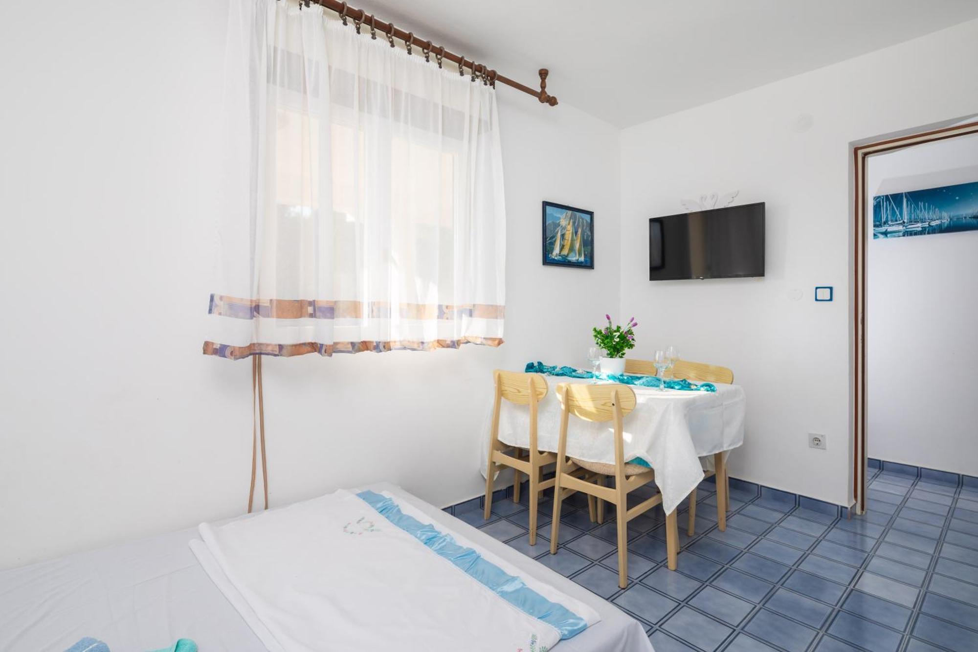 Urban Edge - Beach Apartments Omiš Extérieur photo