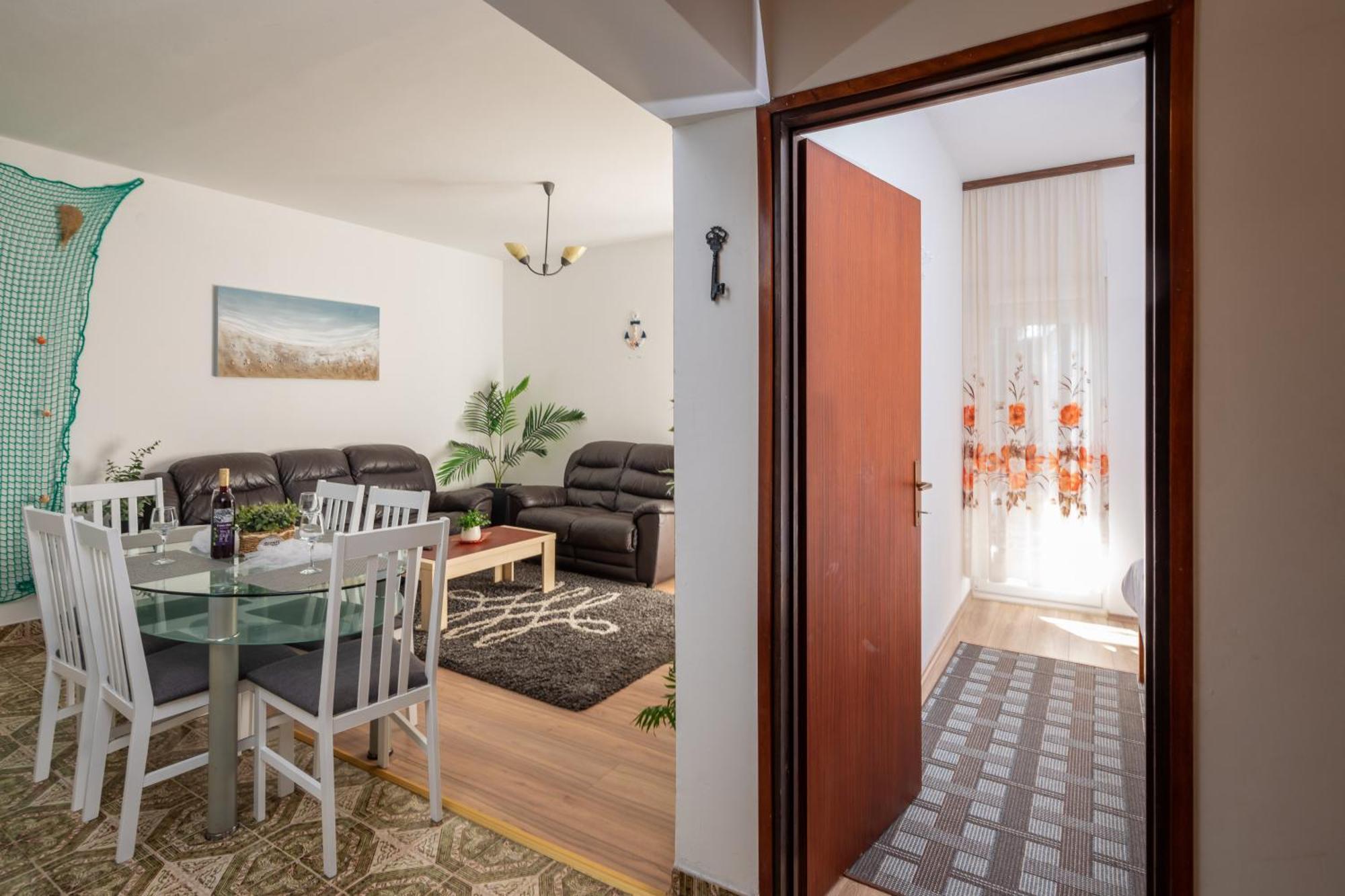 Urban Edge - Beach Apartments Omiš Extérieur photo
