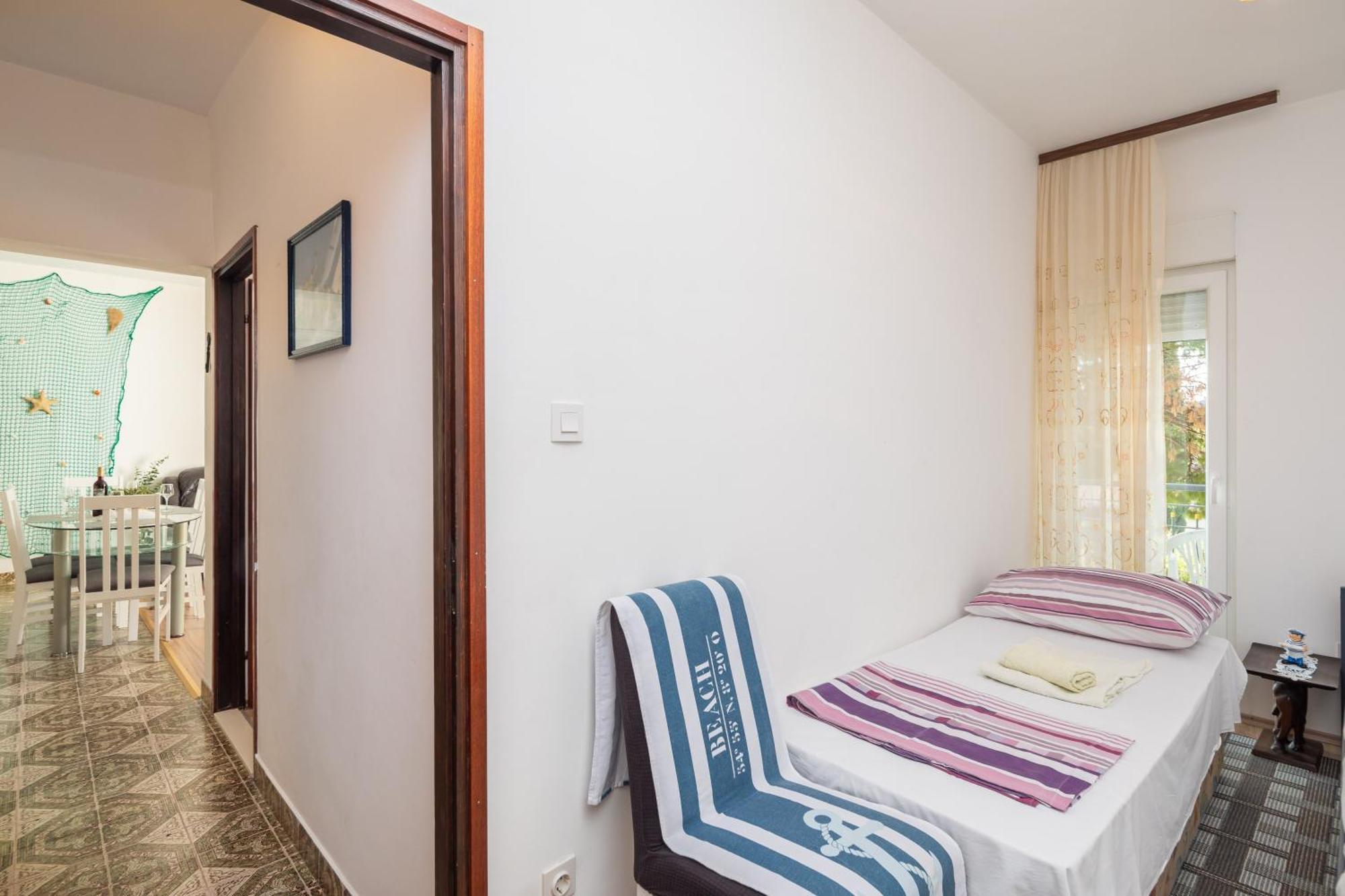 Urban Edge - Beach Apartments Omiš Extérieur photo