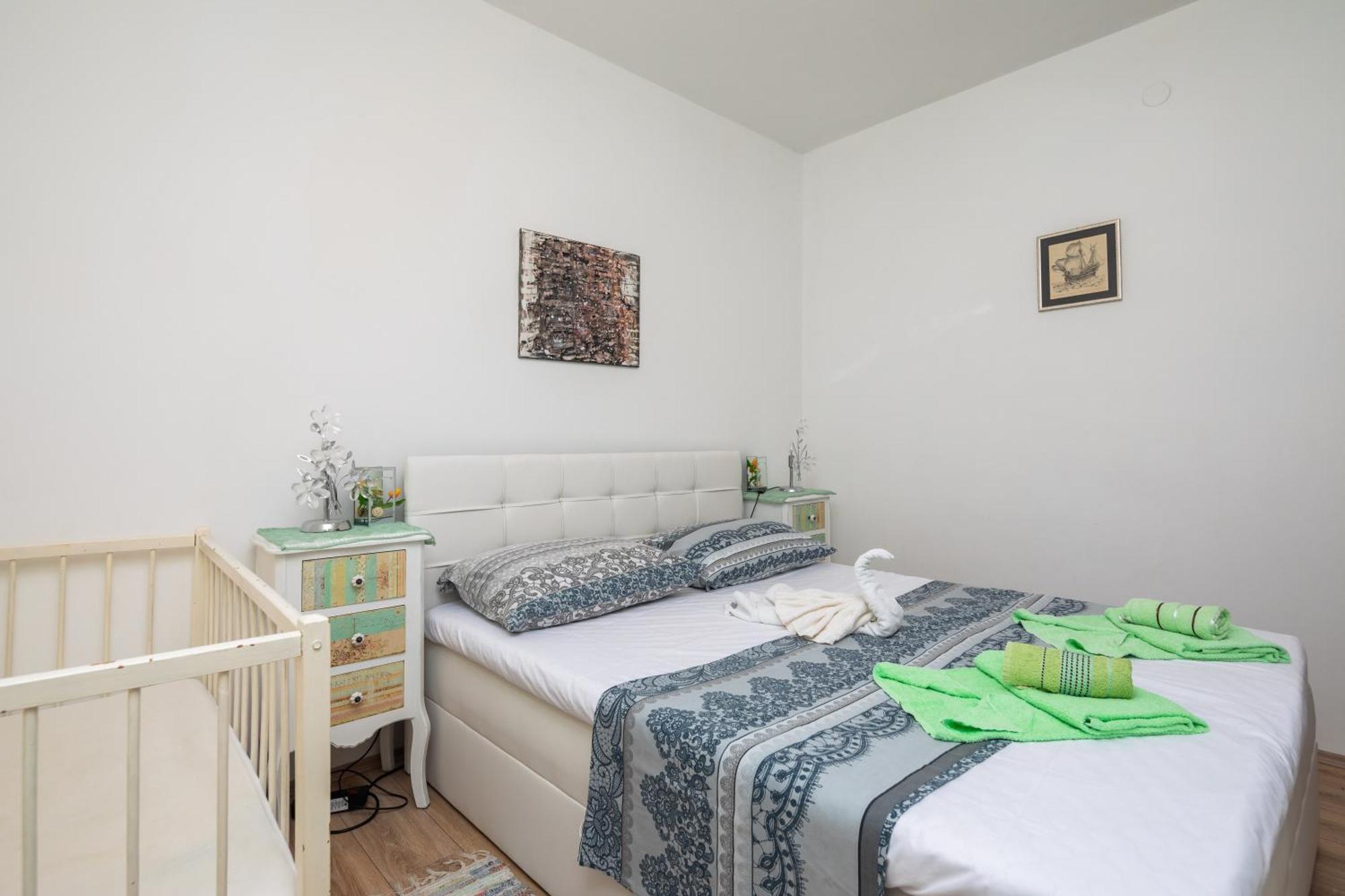 Urban Edge - Beach Apartments Omiš Extérieur photo