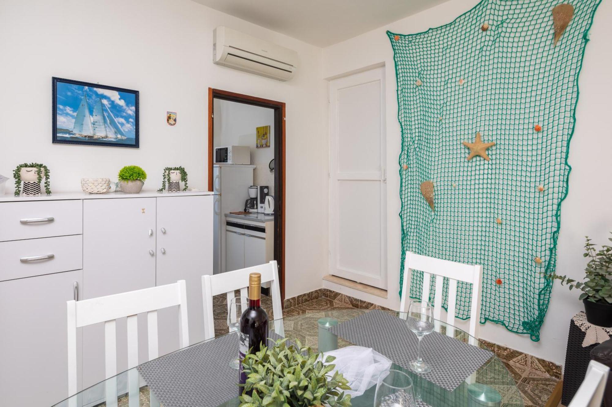 Urban Edge - Beach Apartments Omiš Extérieur photo