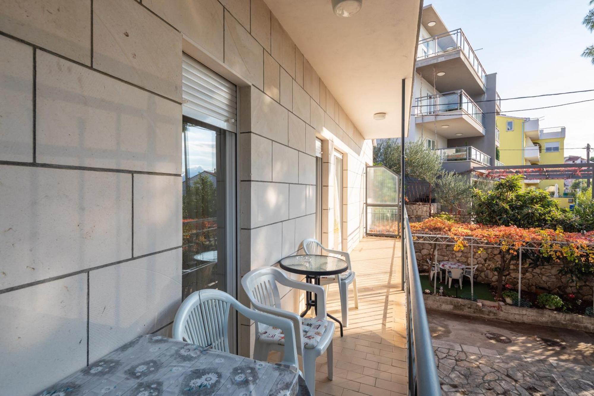 Urban Edge - Beach Apartments Omiš Extérieur photo